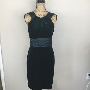 Adrianna Papell Sz 10 Emerald Green Velvet Dress